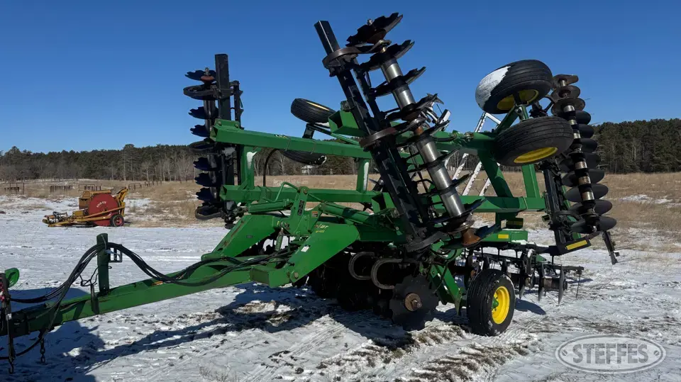John Deere 637 Disc