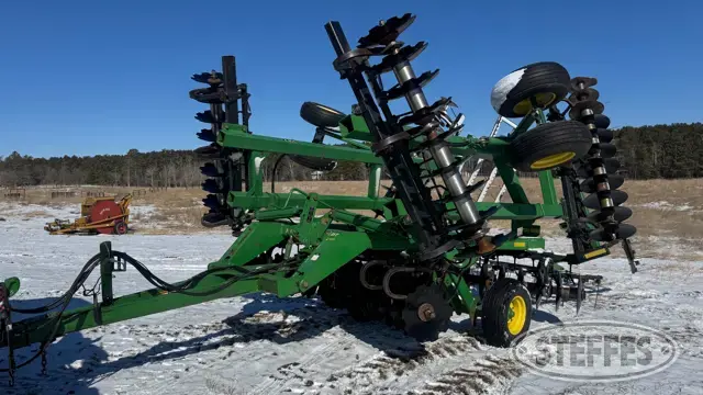 John Deere 637