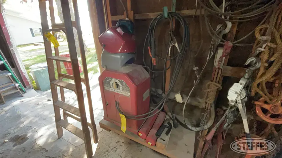 Lincoln Electric AC-225-S Welding