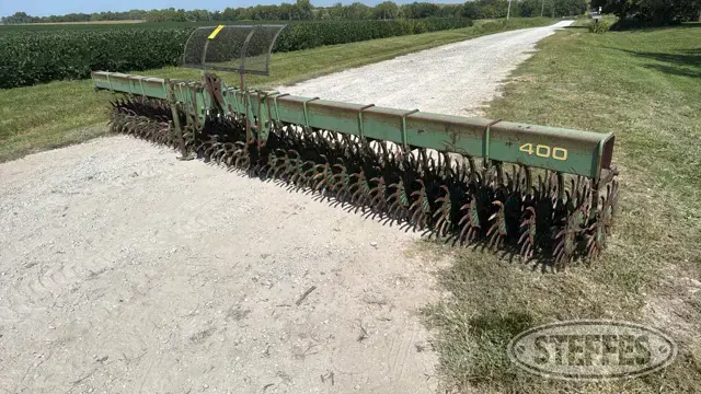John Deere 400
