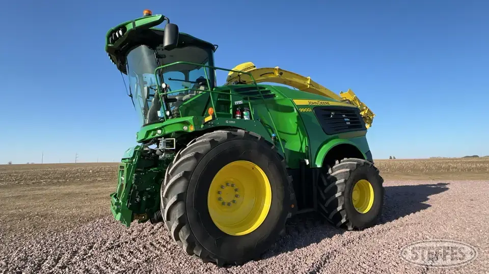 2022 John Deere 9900i Self-Propelled Harvester