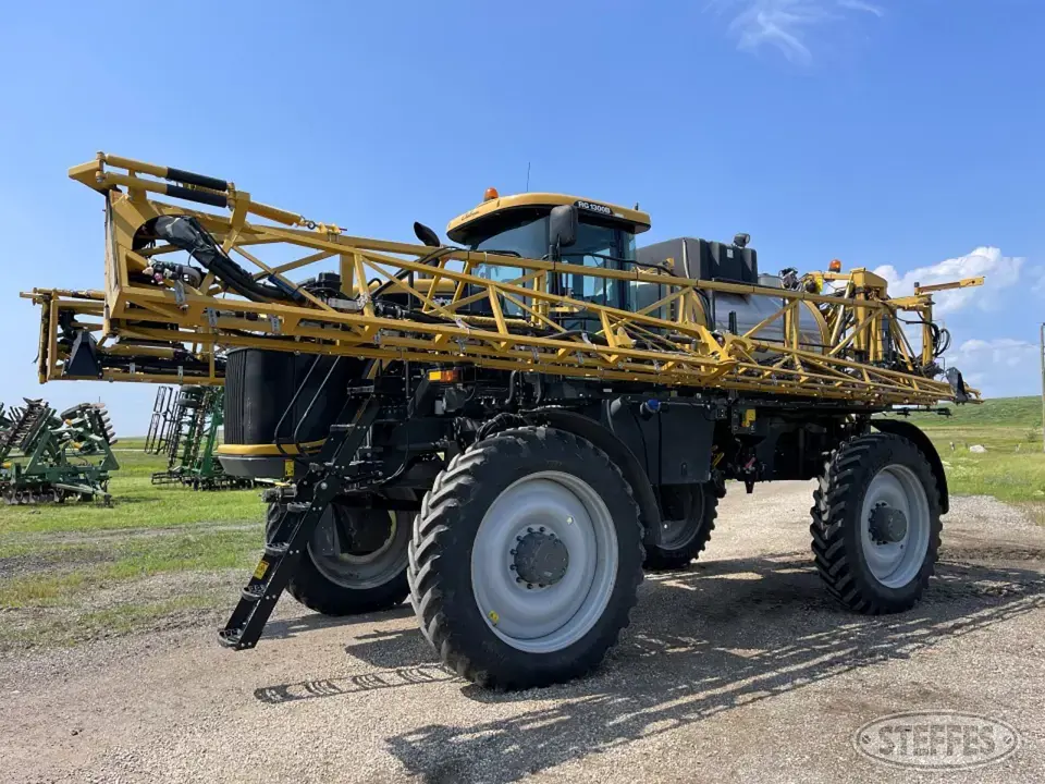 2017 RoGator RG1300B Self-Propelled Sprayer