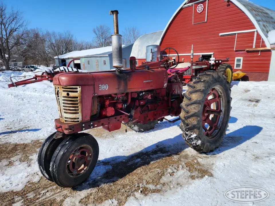 1955 Farmall 300 Collectible Show Tractors-Stationary Engine