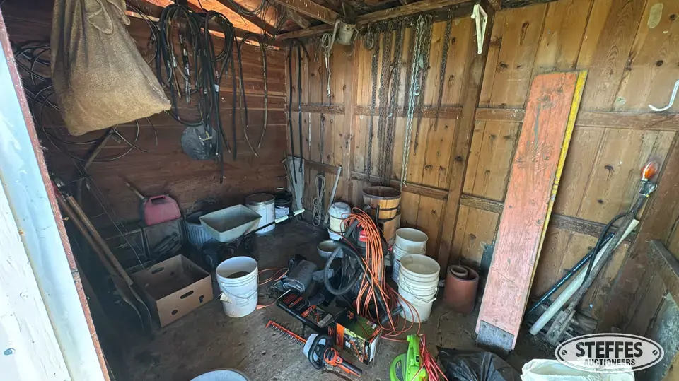 Contents of shed Lawn and Garden Accessory
