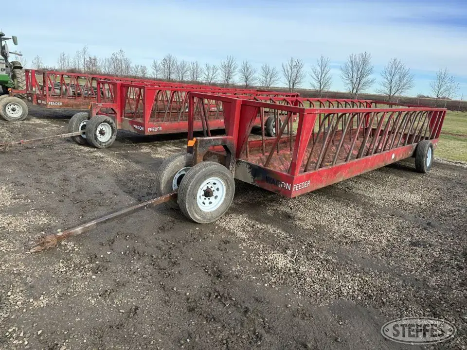 Industrias America 82R Feeders and Bunk