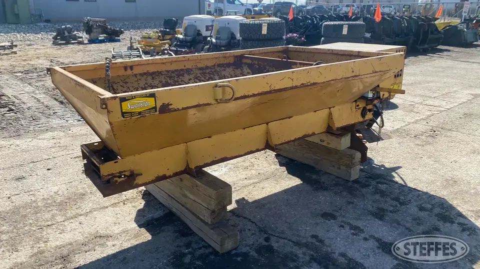 Flink FM8ET Plow-Spreader Truck