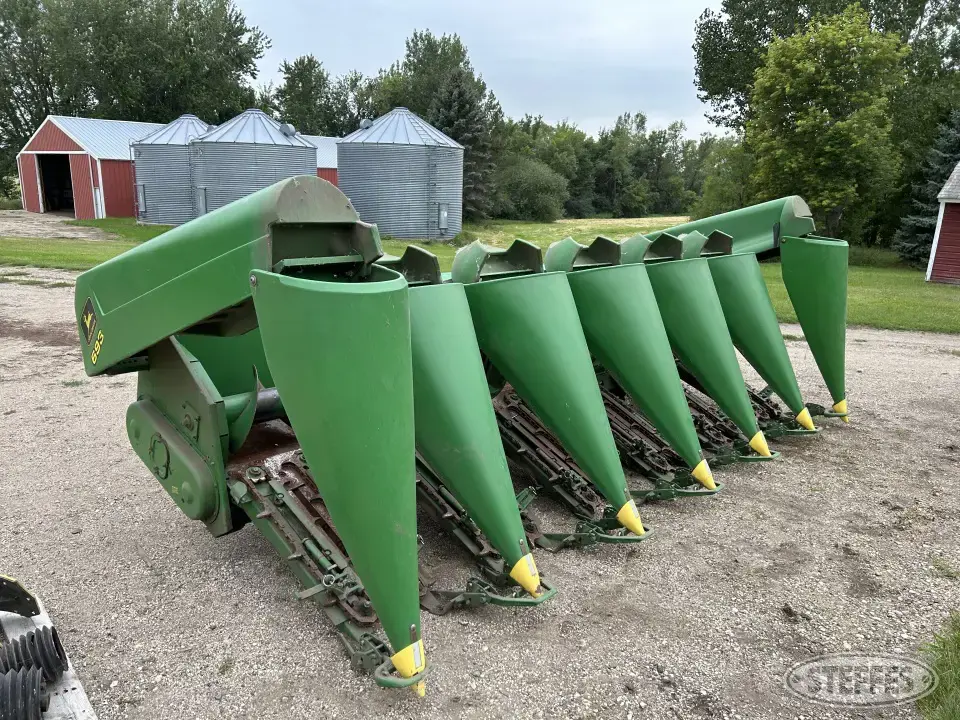 1999 John Deere 693 Corn Head
