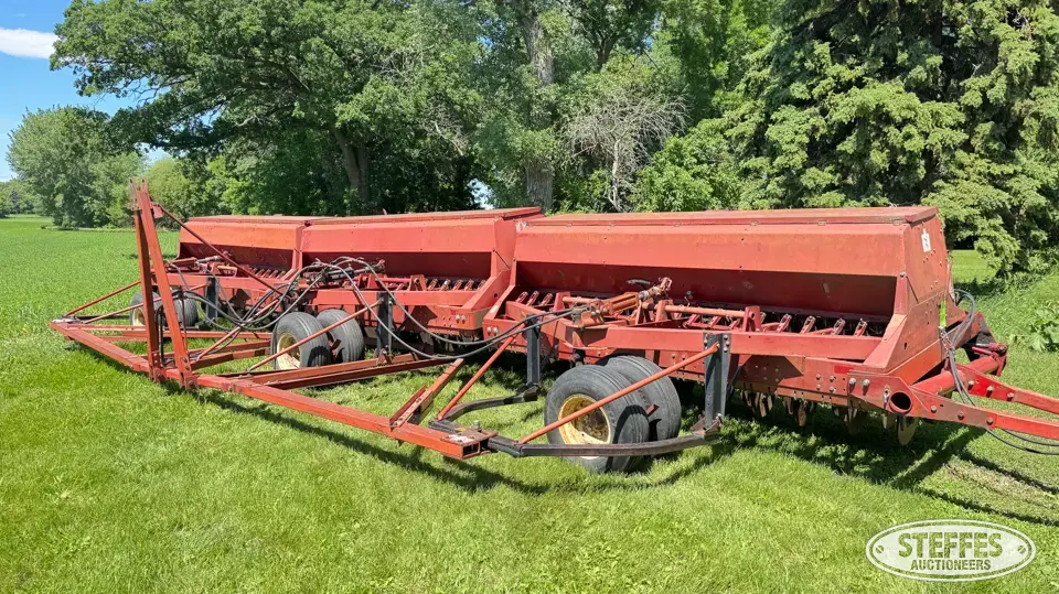 International 6200 Press Drill