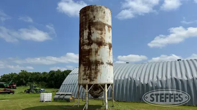 Hopper bottom bin