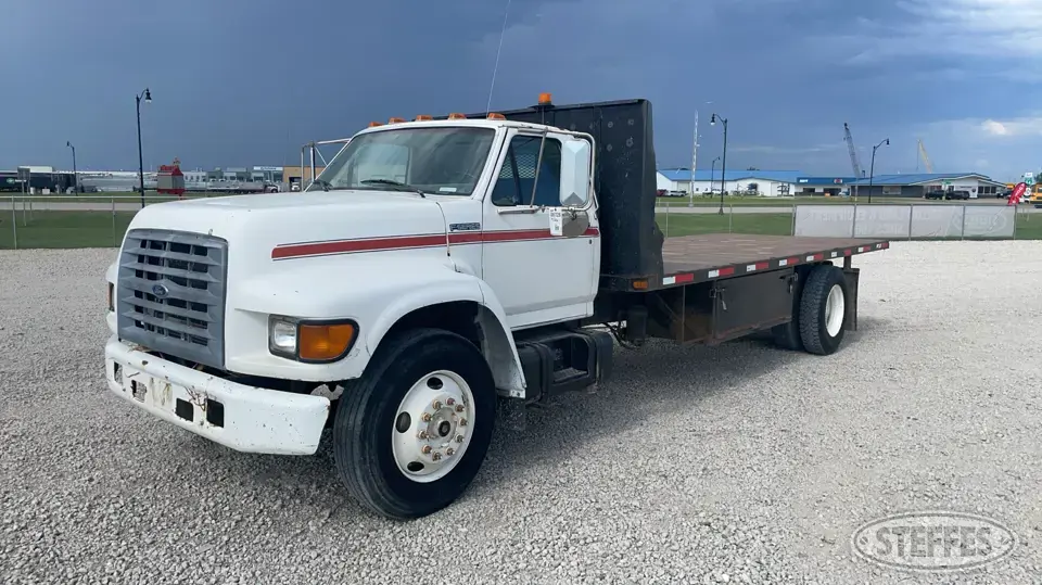 1998 Ford F800 Flatbed Truck