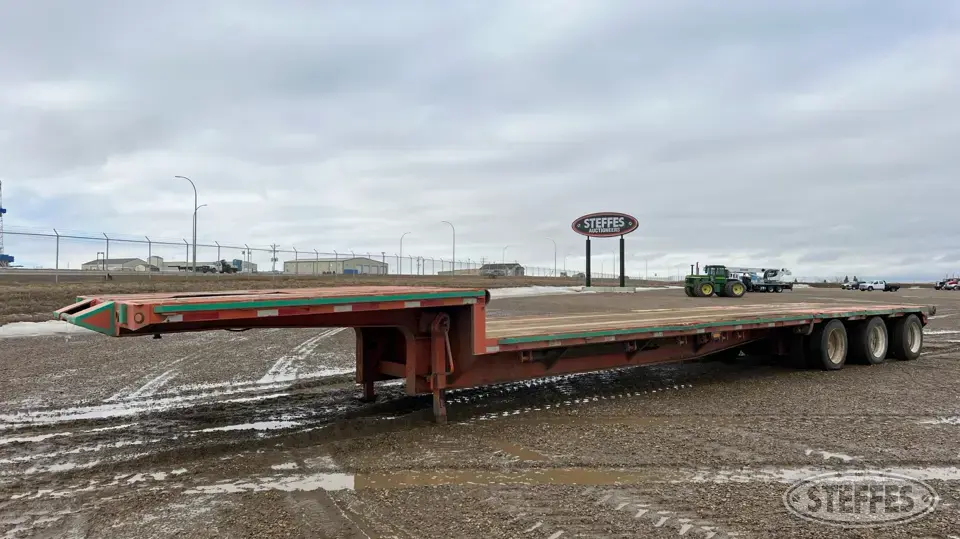 2001 Fontaine Step Deck Trailer