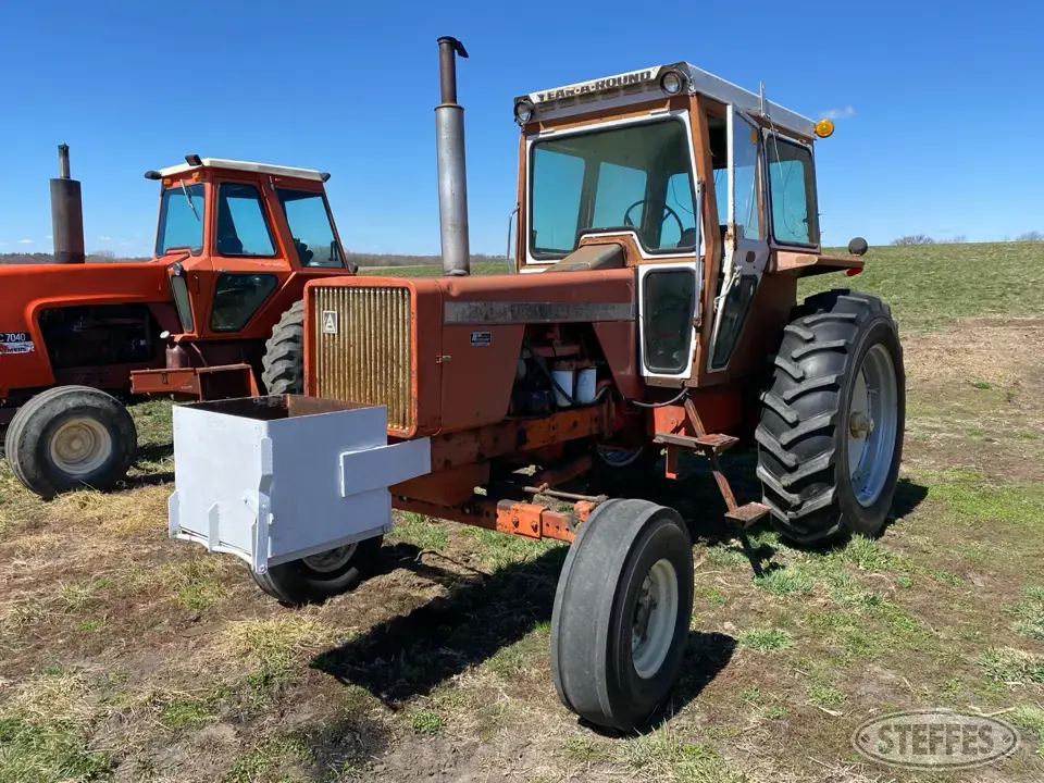 1974 Allis-Chalmers 200 2WD Tractor