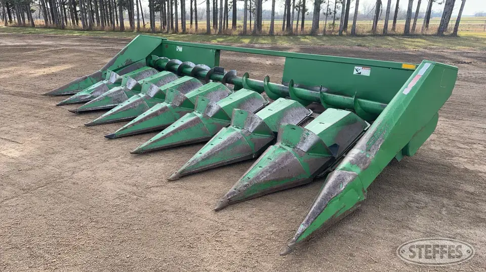 John Deere 843 Corn Head