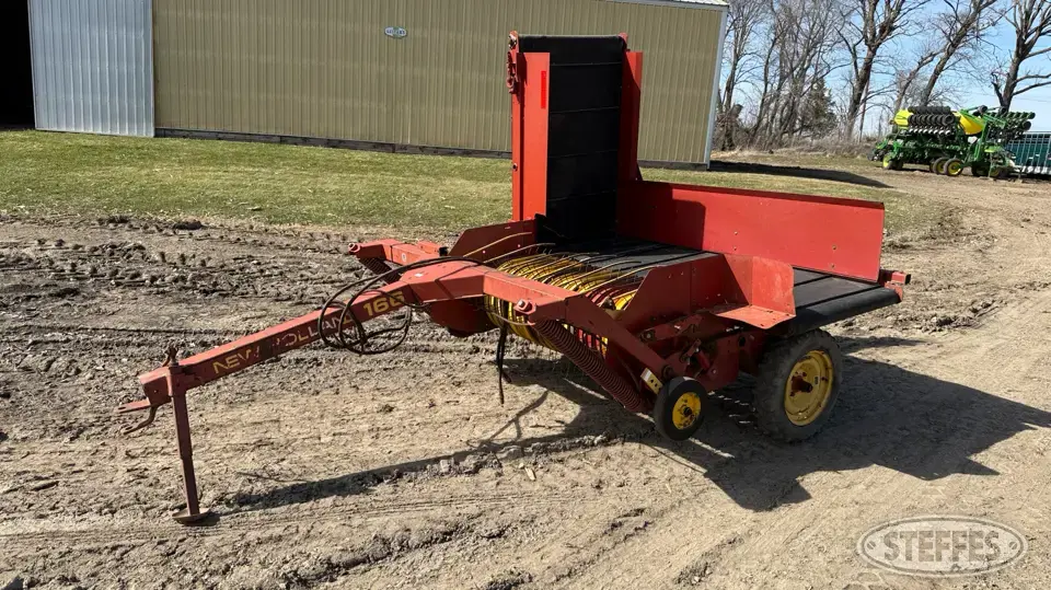 New Holland 166 Bale Handling