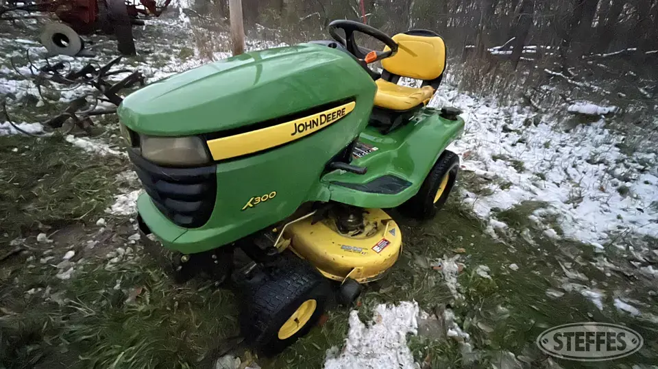 2007 John Deere X300 Lawn Tractor