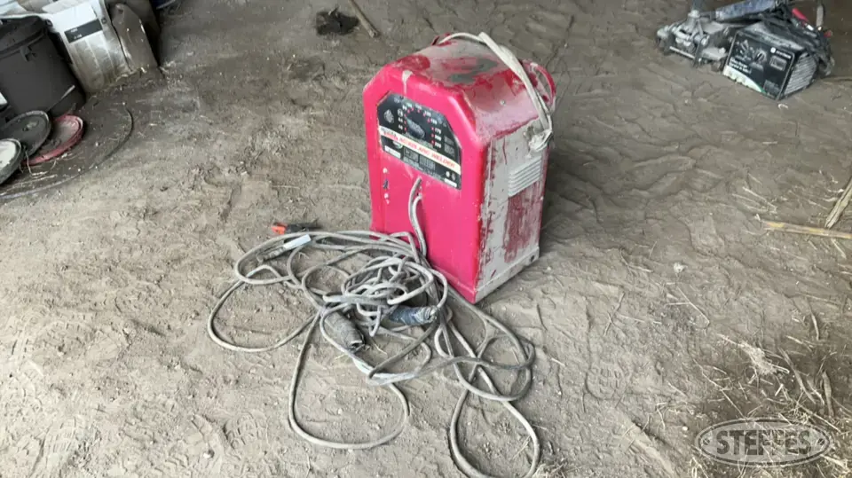 Lincoln Electric AC-225 Welding