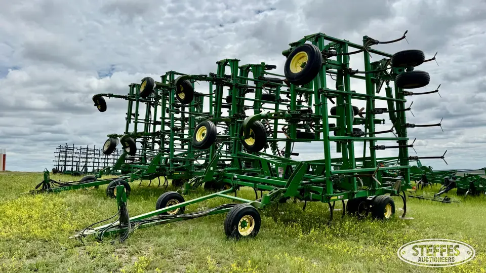 John Deere 2400 Chisel Plow