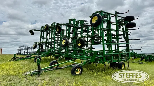John Deere 2400