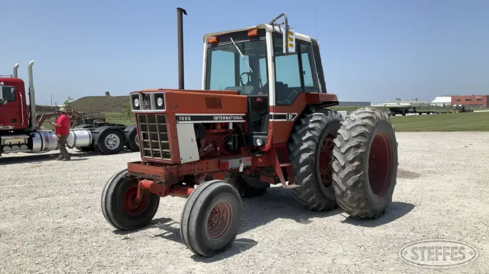 1976 International 1086 2WD Tractor