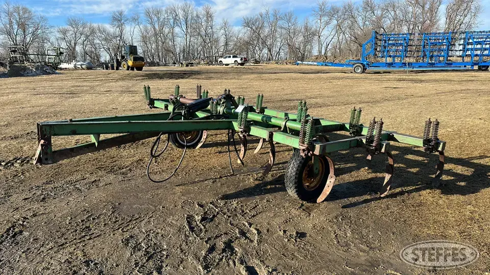 John Deere 100 Chisel Plow
