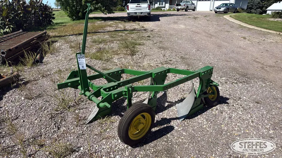 John Deere plow Collectible Machinery-Other