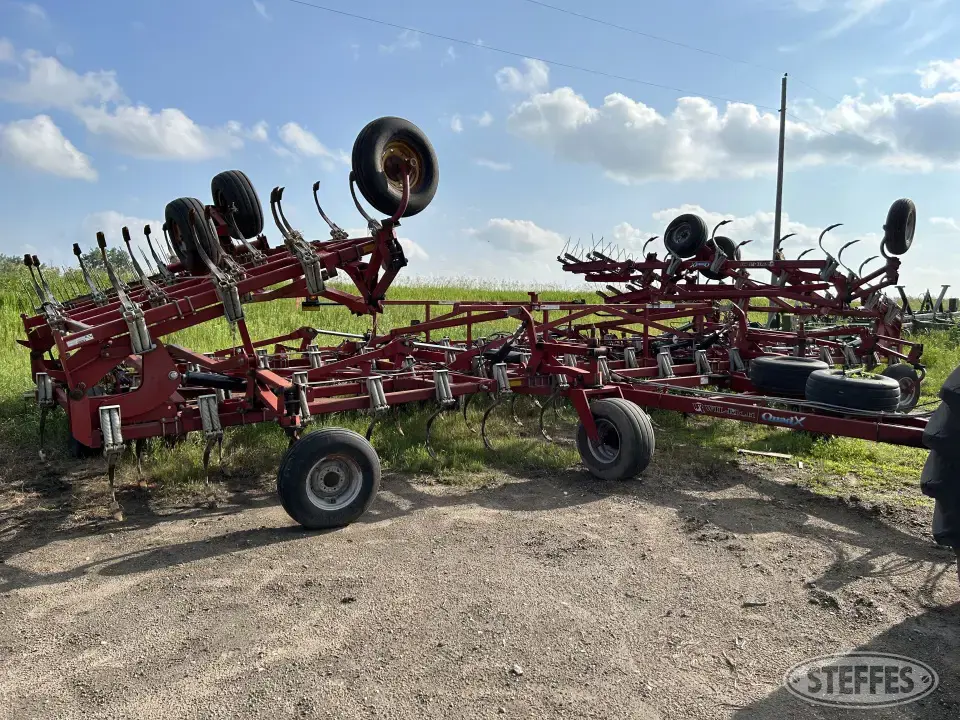 Wil-Rich Quad 5 Field Cultivator
