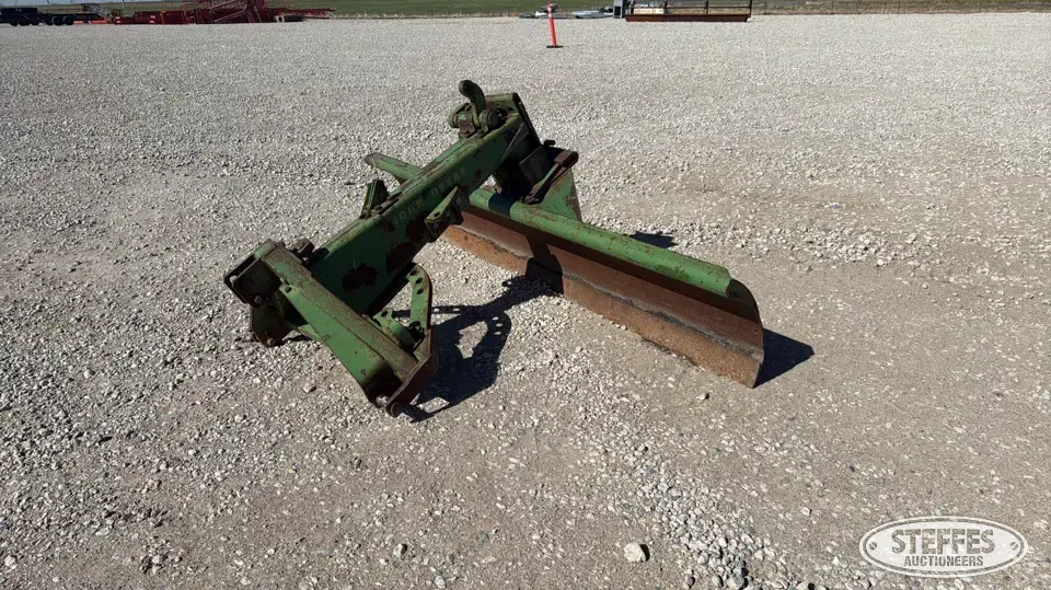 John Deere 115 Straight Blade