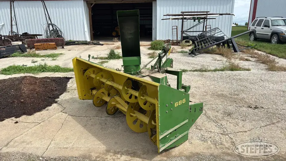 John Deere 686 3 Pt. Snowblower