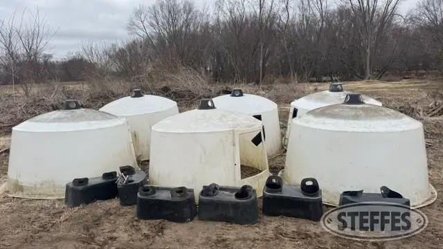 (6) Polydome calf hutches