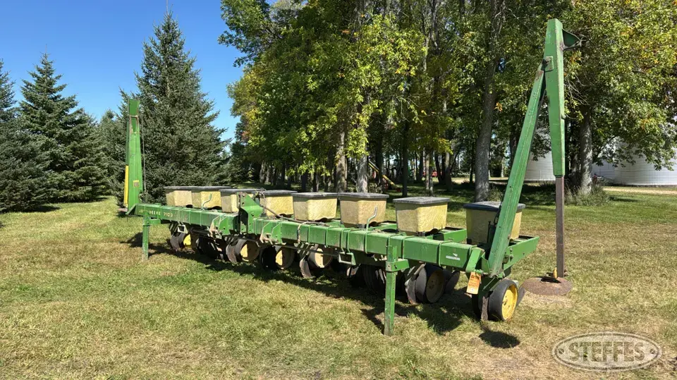 John Deere 7100 Less Than 12 Row Planter