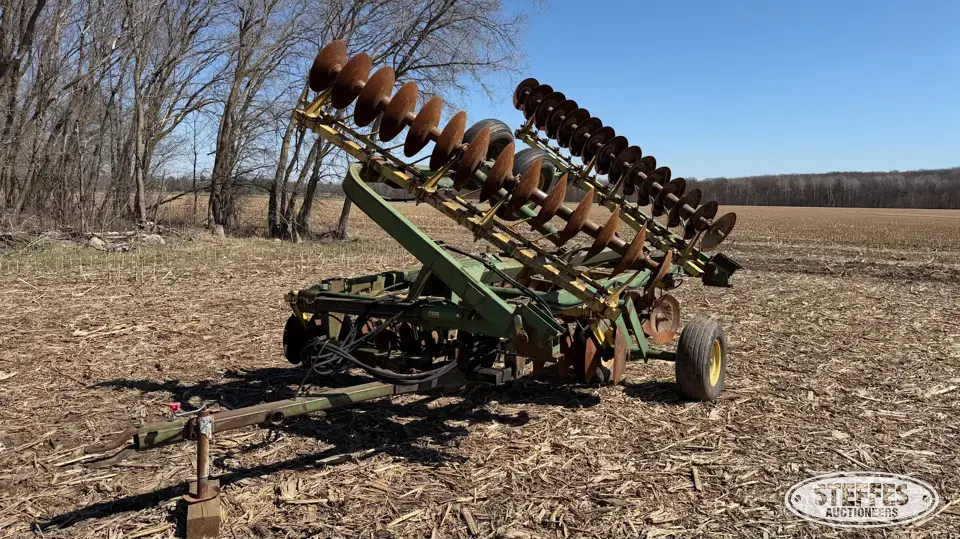 John Deere 220 Disc