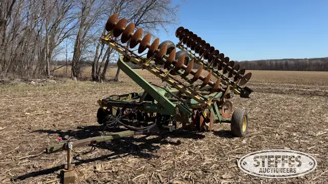 John Deere 220