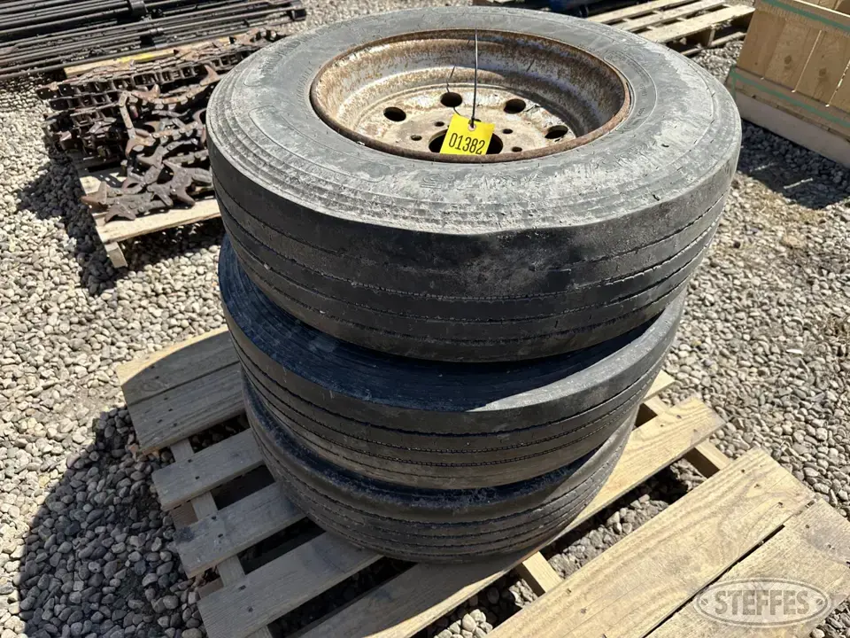 Roadmaster Truck Tire