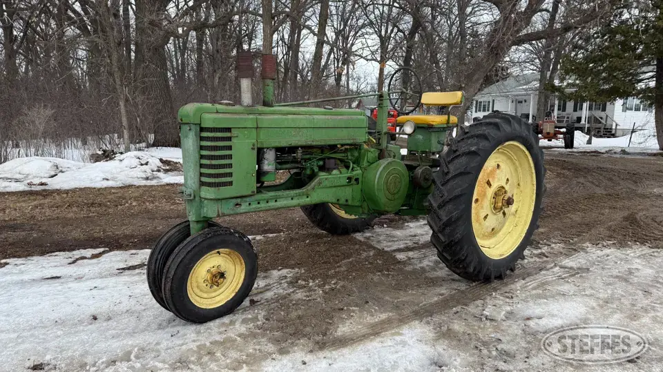 1952 John Deere B Collectible Tractor