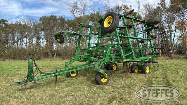 2003 John Deere 2400