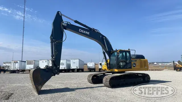 2022 Deere 300G LC