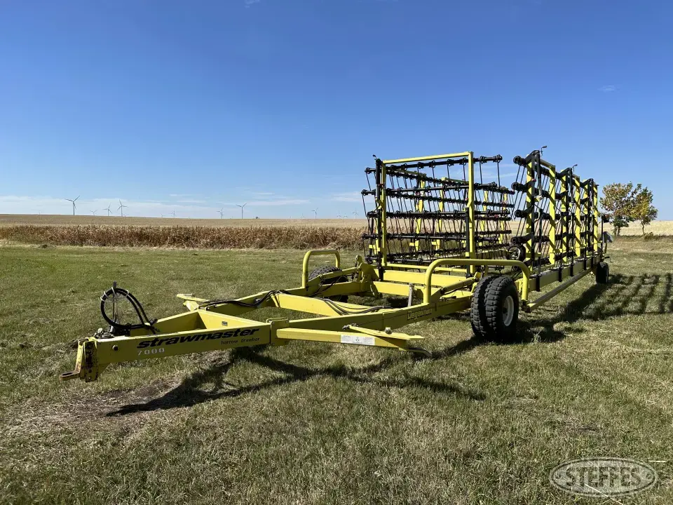 2002 Degelman Strawmaster 7000 Harrow