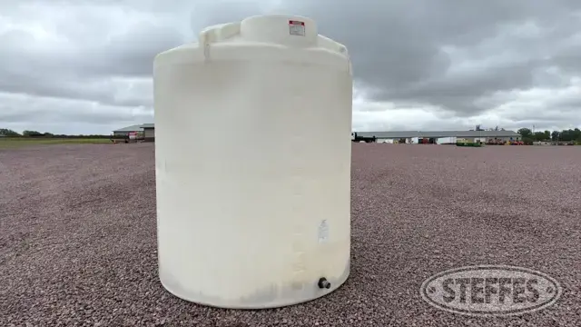 2,500 gal. poly tank