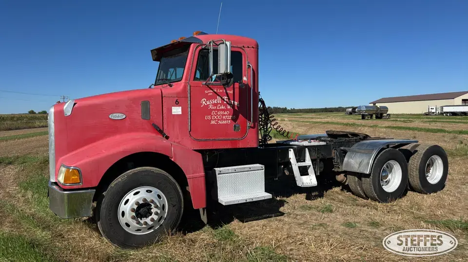 2000 Peterbilt 385 Conventional Truck without Sleeper
