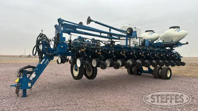 2012 Kinze 3700