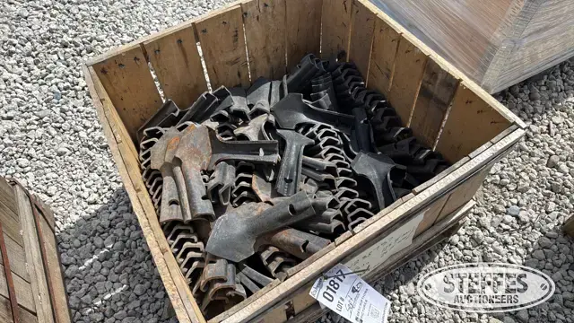 Cultivator shovels