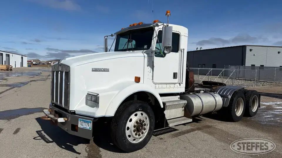 1995 Kenworth T800 Conventional Truck without Sleeper