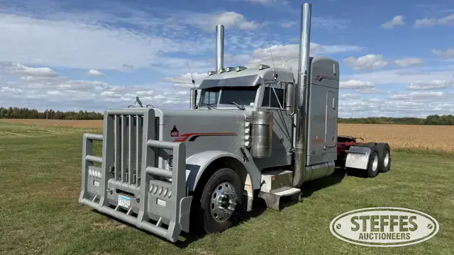 2001 Peterbilt 379 Extended Hood