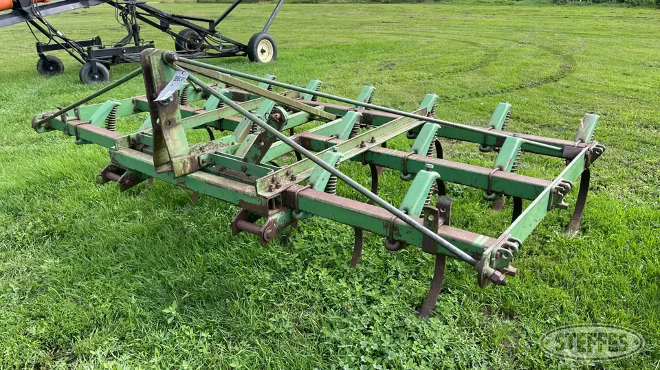 John Deere 1100 Field Cultivator