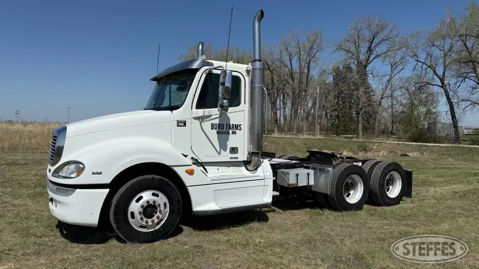 2004 Freightliner Columbia Conventional Truck without Sleeper