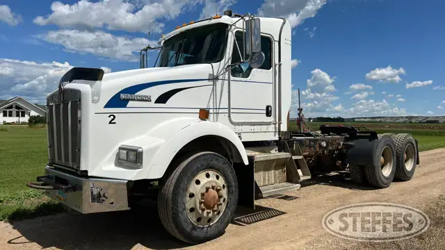 2002 Kenworth T800B
