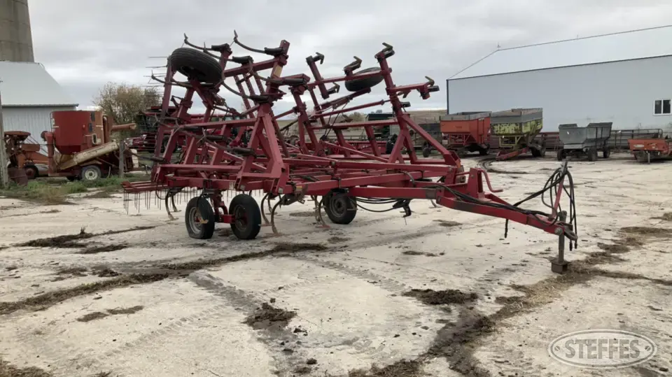 Case IH 4800 Field Cultivator