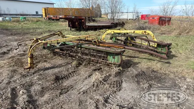 John Deere 640