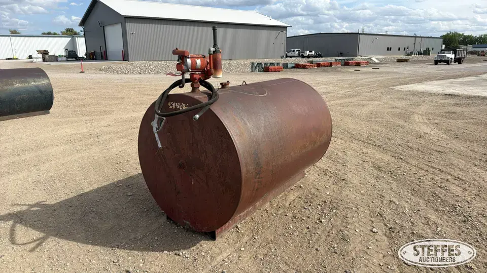 Approx. 500 gal. horizontal fuel tank