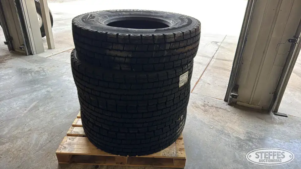 (4) Hankook DL12 11R22.5 Truck Tire